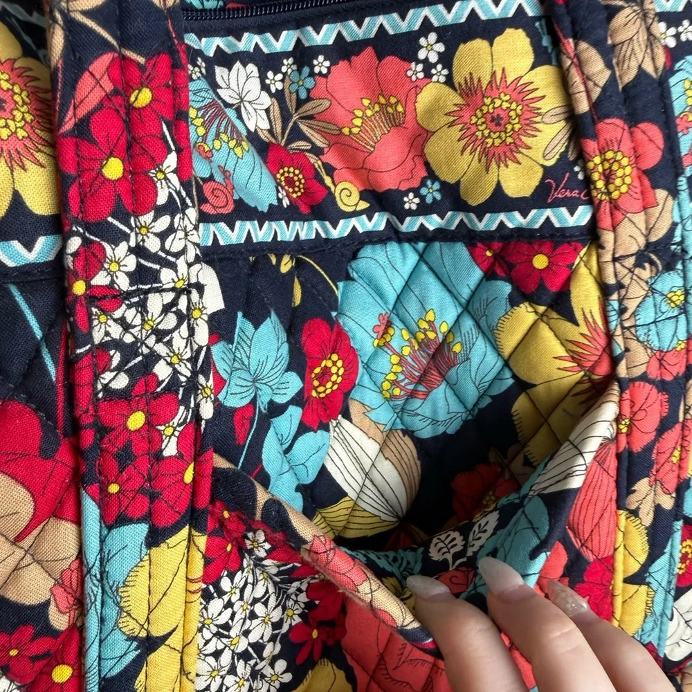 NWOT Vera Bradley Happy Snails Betsy Shoulder Bag Retired Rare Quilted Purse - Picture 4 of 7
